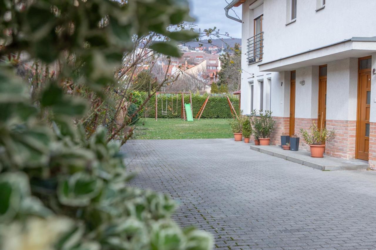 Apartment City Inn Печ Экстерьер фото
