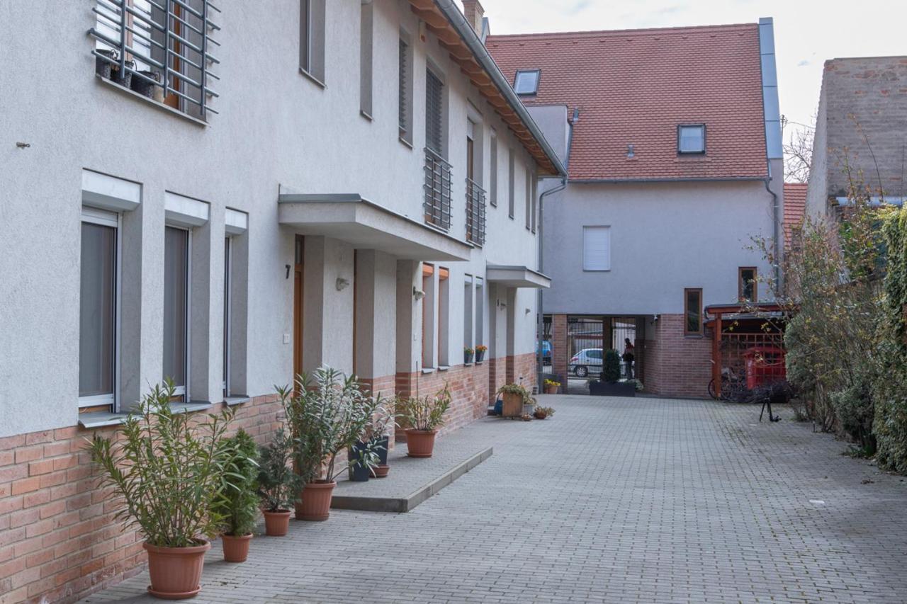 Apartment City Inn Печ Экстерьер фото