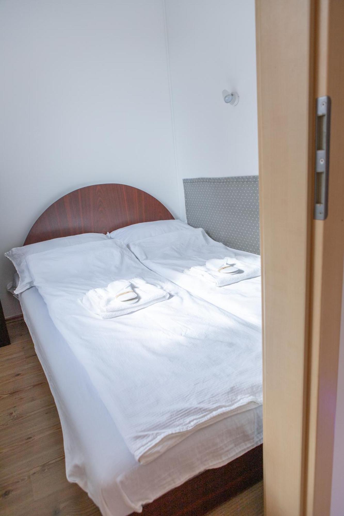 Apartment City Inn Печ Экстерьер фото